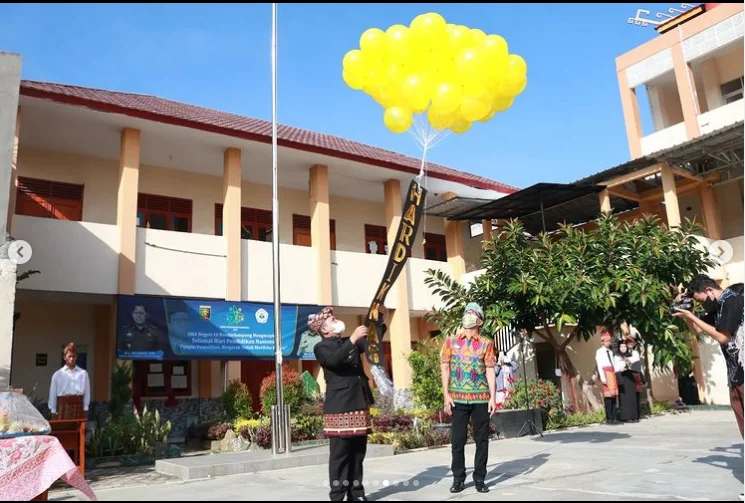 memperingati hari pendidikan nasional