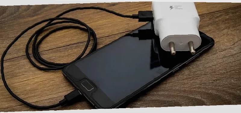 Solusi Cepat! Error “Please Plug Out Charger” Infinix Kamu – Begini Cara Atasinya