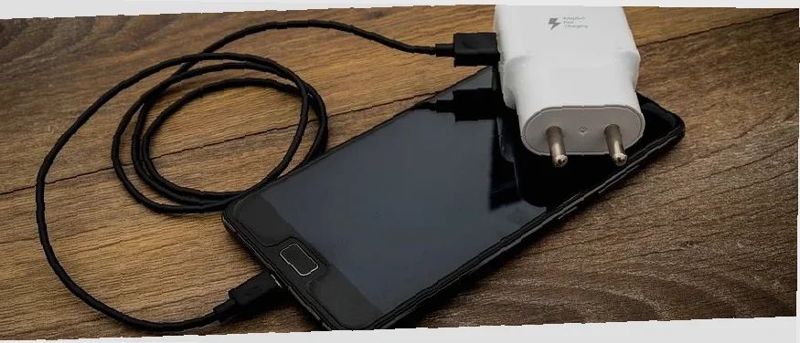 Solusi Cepat! Error “Please Plug Out Charger” Infinix Kamu – Begini Cara Atasinya